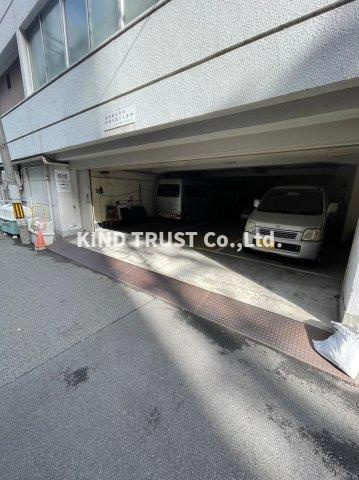 古河梅ヶ枝ビルの駐車場|車をお持ちの方に嬉しい駐車場付きの物件です