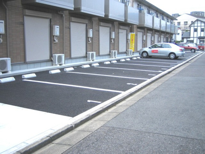 ★敷地内駐車場★（空き状況・使用料等詳細はご確認下さい）
