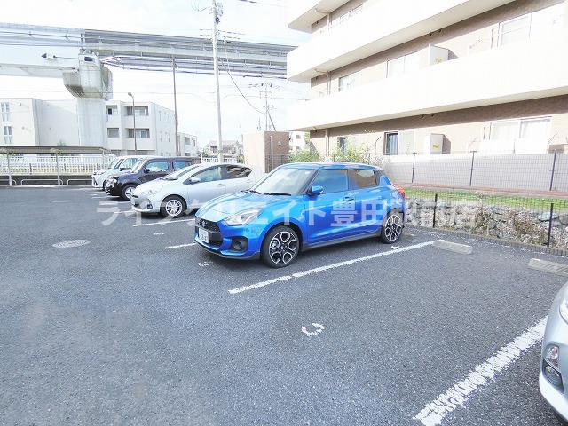 T・リューレントの駐車場