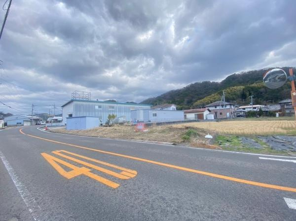 海南市且来土地の前面道路含む現地写真