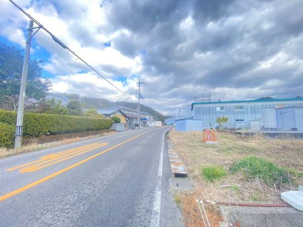 海南市且来土地の前面道路含む現地写真