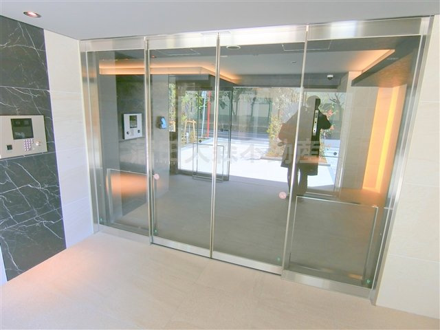 ラクラス蒲田＠仲介手数料無料のエントランス|防犯カメラTVモニター付オートロック　エントランス　