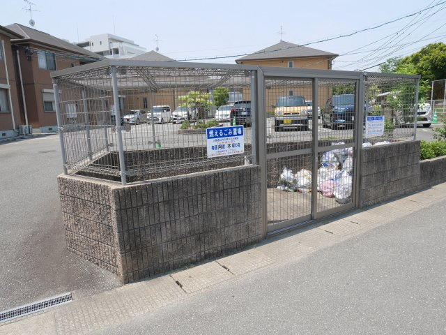 【駐車場】 | アウロラＤ棟 | アウロラＤ棟のゴミ置き場