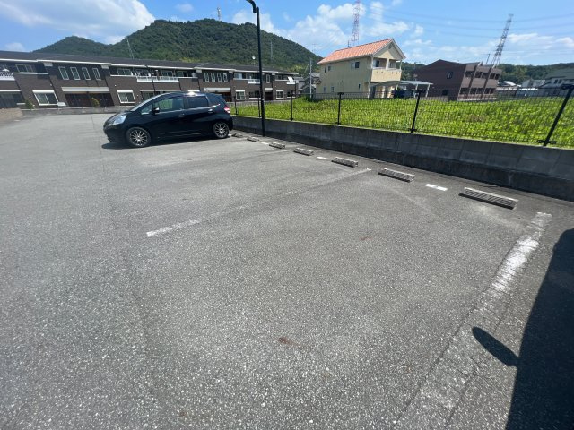 エスポワール北原の駐車場