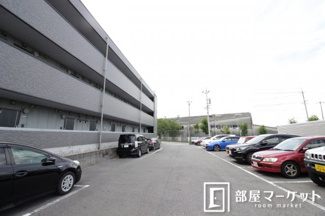 【駐車場】