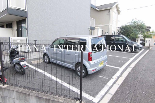 レオパレス湊町ＬＡ１の駐車場