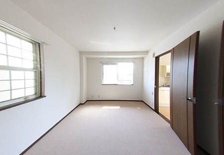 メゾン・ビューの居間・リビング|ゆったり過ごせる居間です