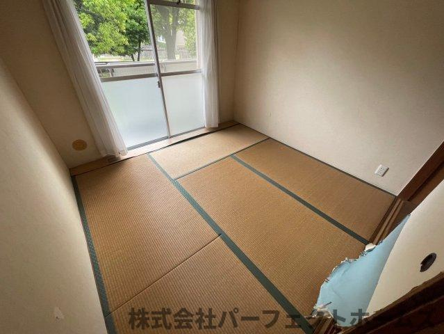 釈尊寺第一住宅12号棟の和室|畳の上でゆっくりとくつろげる和室です