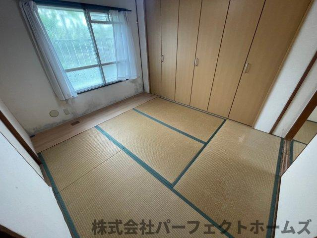 釈尊寺第一住宅12号棟の和室|落ち着いた雰囲気の和室付きです