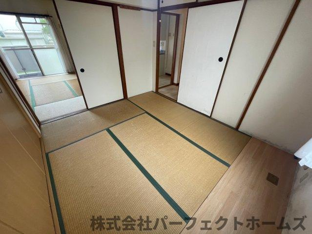 釈尊寺第一住宅12号棟の和室|柔らかい畳が心地よい和室