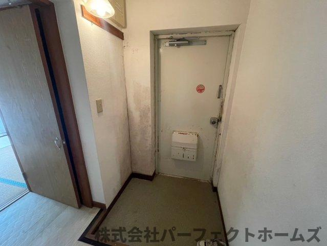 釈尊寺第一住宅12号棟の玄関|ゆったりとした玄関です