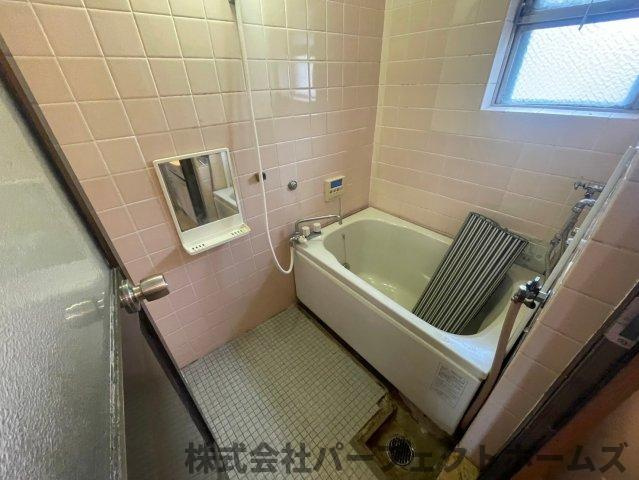 釈尊寺第一住宅12号棟の浴室|日々の疲れを癒すお風呂付です