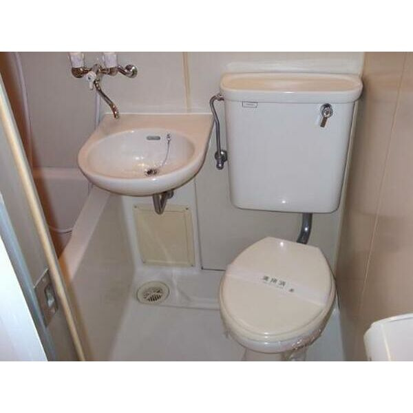 グランドハイツ末広のトイレ|ゆったりとした空間のトイレです