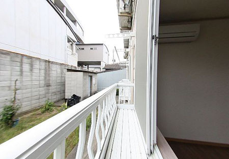 メゾンドアムのバルコニー|お洗濯にも便利なバルコニー付き