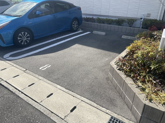 シャンティ夢前B棟の駐車場