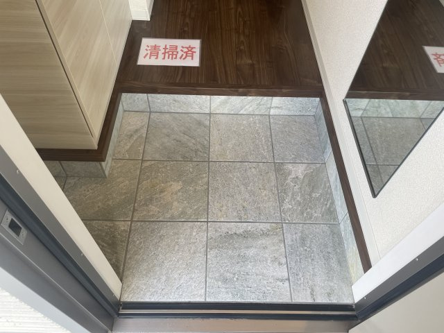 シャンティ夢前B棟の玄関