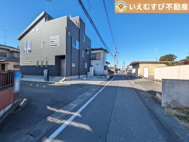 行田市小見　中古戸建の前面道路含む現地写真|前面道路含む現地写真です