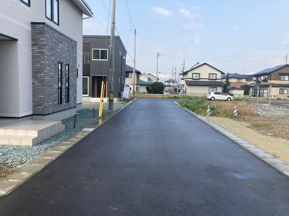 東根市羽入建売住宅の前面道路含む現地写真|前面道路