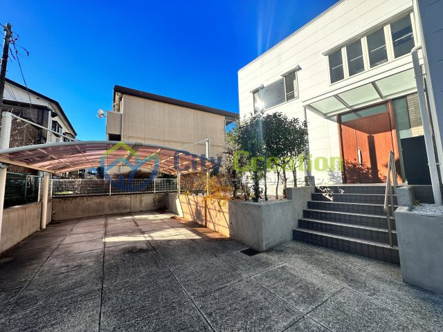 小田原市久野　リフォーム済み大型注文住宅の駐車場