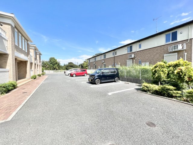 ブルースカイ幸和の駐車場