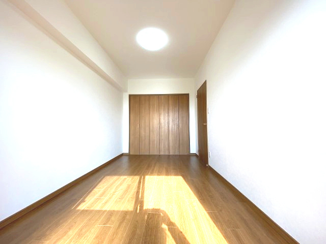 グローリアス東刈谷弐番館の洋室|シンプルな作りなのでお好きなインテリアでお部屋をコーディネートできます！