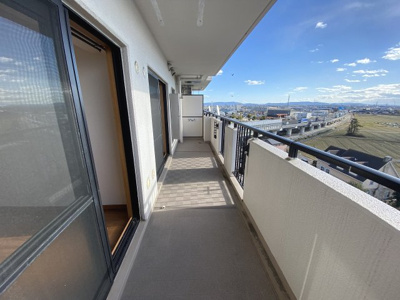 【バルコニー】 | グローリアス東刈谷弐番館 | 広々とした南面のバルコニーは洗濯物をたくさん干せて良く乾きます！