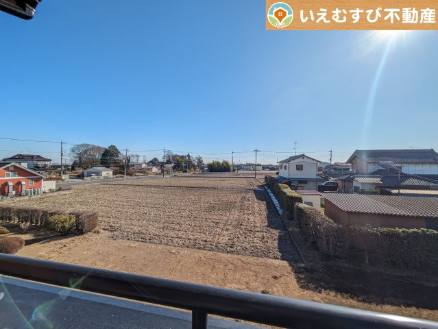 行田市野　中古戸建の展望|高い建物が無く開放感のある展望
バルコニーからの展望も開けていてのどかな景色が望めます。日当りも良いですね♪