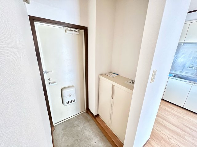 フォンテーヌAの玄関|※別部屋参考写真