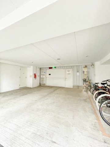 ゼウスアルファの駐車場