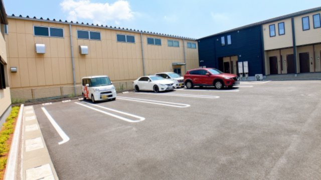 ブローテBの駐車場