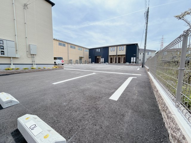 ブローテBの駐車場