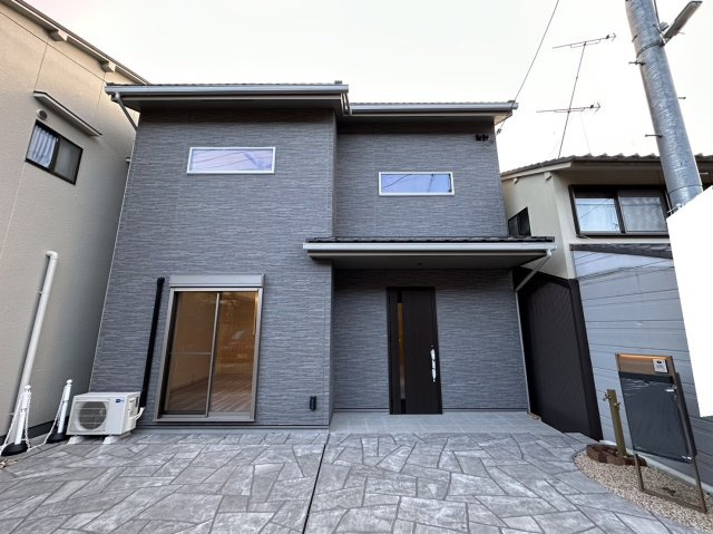 地下鉄東西線『御陵』駅まで徒歩３分★開放感のある吹抜けがあるお家★駐車１台可能★山科区御陵原西町の外観|外観