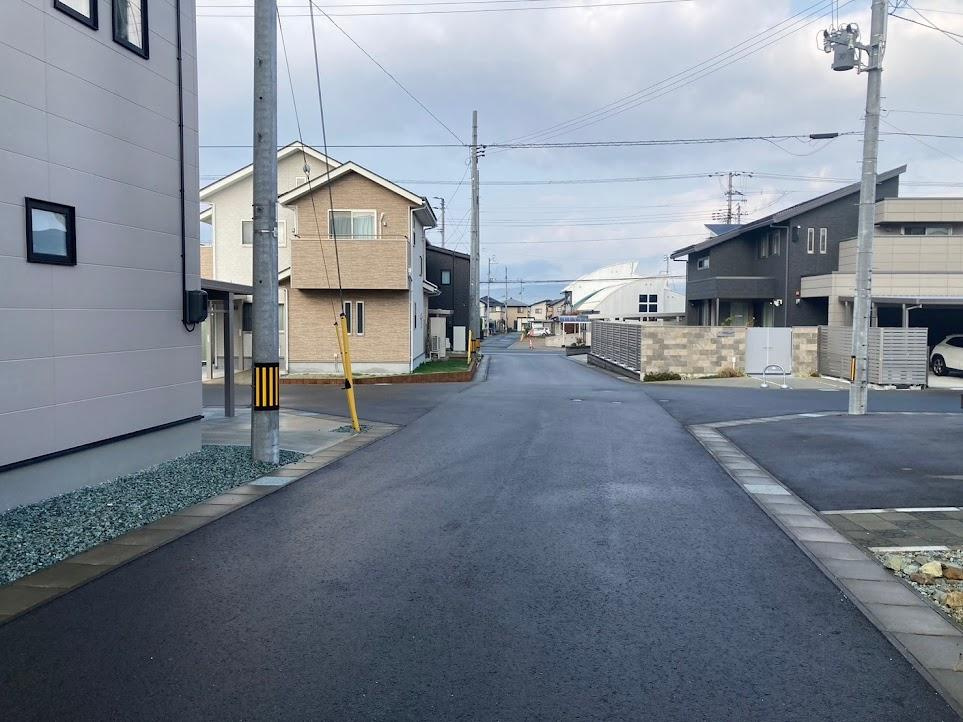 東根市大林建売住宅の前面道路含む現地写真|前面道路