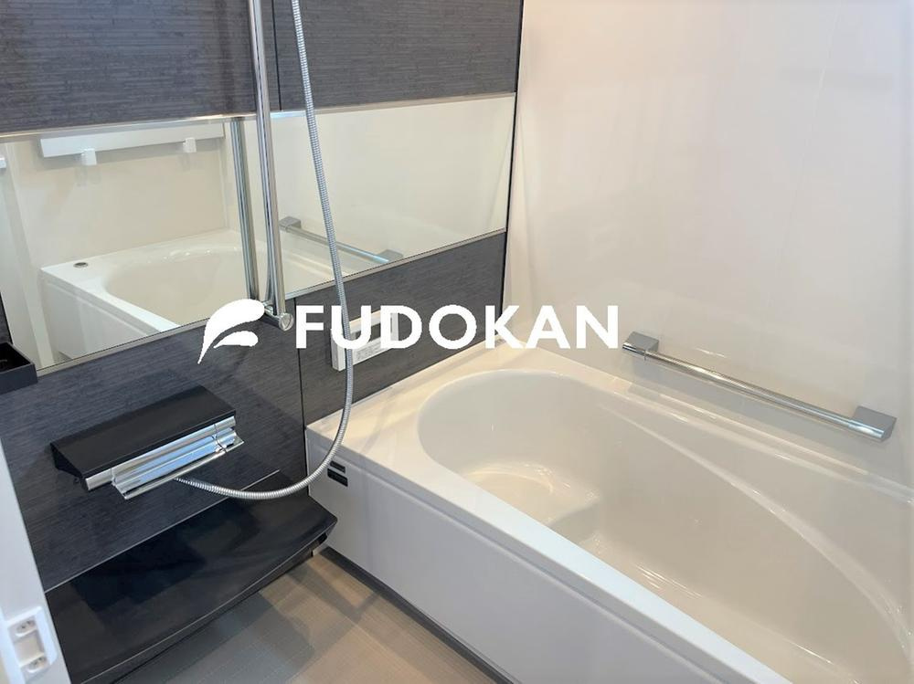 東根市中央建売住宅の浴室|広々浴室は、ゆったりとくつろいで疲れを癒す空間です。