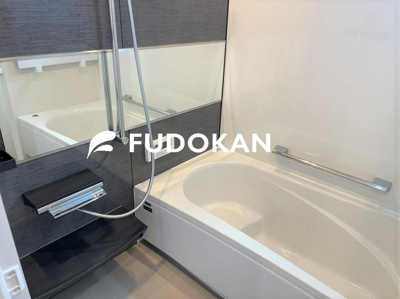 【浴室】 | 東根市中央建売住宅 | 広々浴室は、ゆったりとくつろいで疲れを癒す空間です。