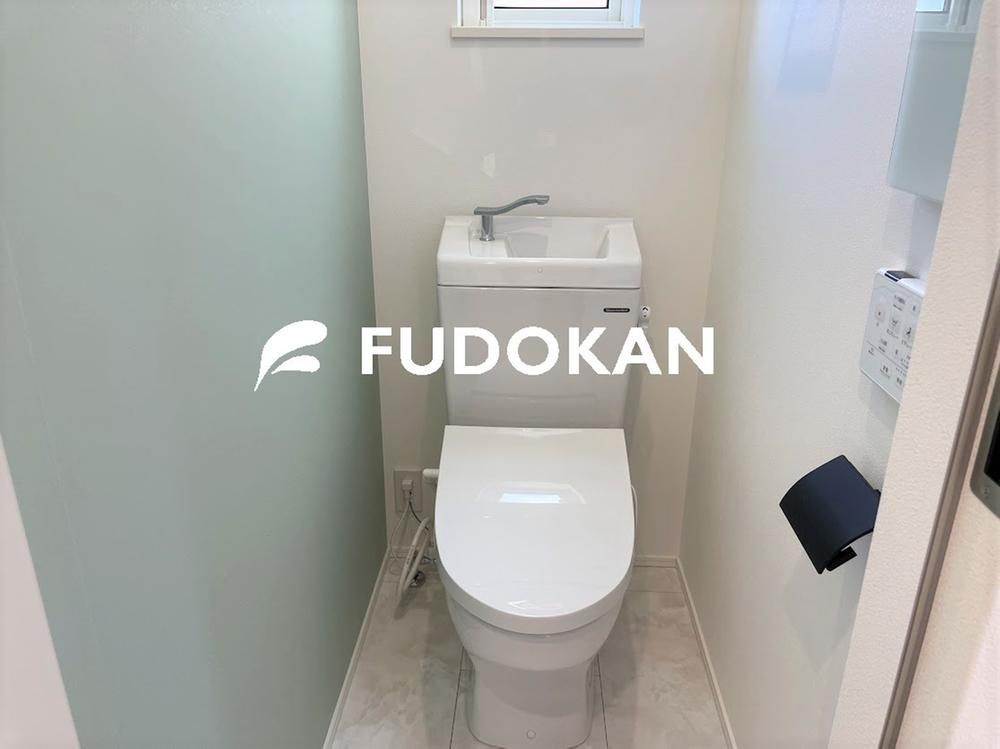 東根市中央建売住宅のトイレ|節水タイプのトイレは水道代の節約に繋がります。