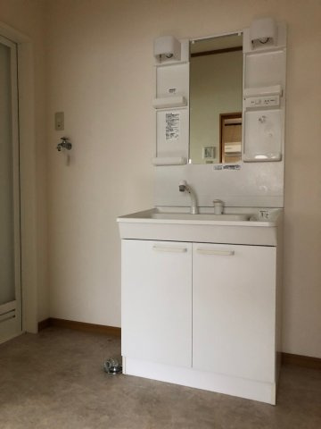 むらさきアパートの独立洗面台