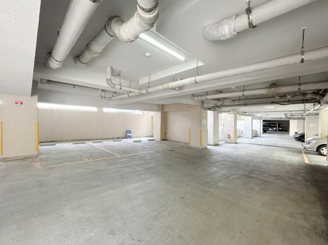 ロイヤル神戸北野通りの駐車場