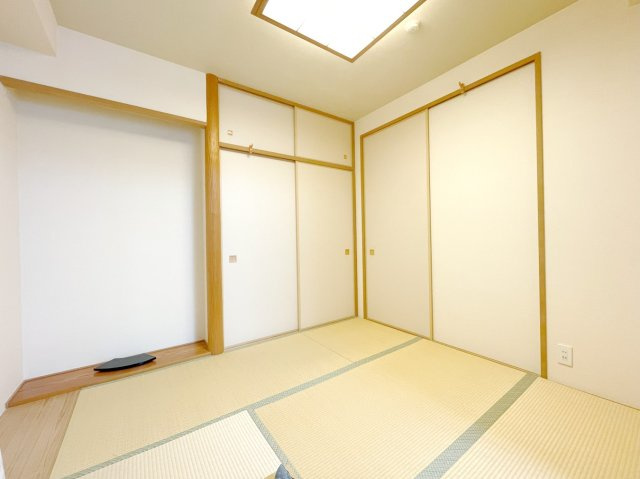 ロイヤル神戸北野通りの和室|一室あると便利な和室は客間としてだけでなく、小さなお子様のプレイルームや食後のくつろぎスペースとしてもご利用いただけます。収納もついていますので大活躍間違いなし！