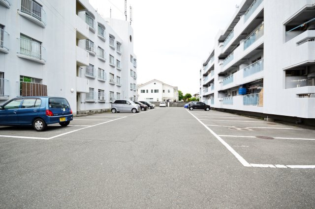 イータウン矢三Ⅰの駐車場