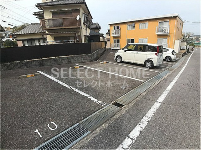 【駐車場】 | メゾン錦　Ａ棟 | 車をお持ちの方に嬉しい駐車場付きの物件です
同型タイプ