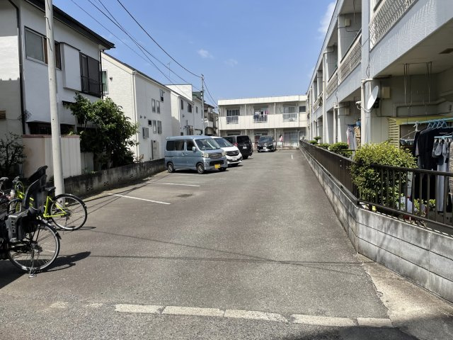 ベルジュールオーシャンの駐車場