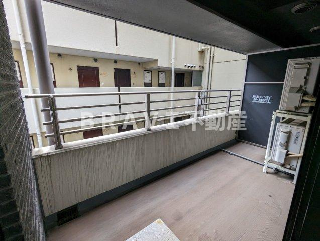 グランプラス谷町 BRAVI不動産のバルコニー