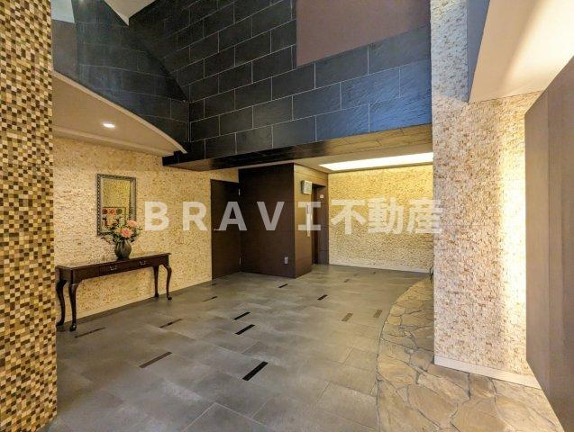 グランプラス谷町 BRAVI不動産のロビー