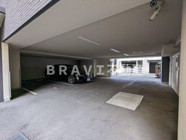グランプラス谷町 BRAVI不動産の駐車場