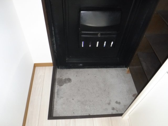 ロム・ラ・ファムの玄関|他のお部屋の参考写真です。