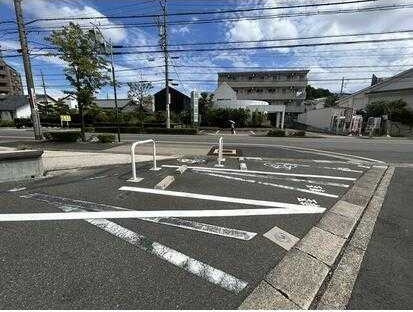 名古屋市天白区植田西３丁目貸店舗　１階／３階の駐車場