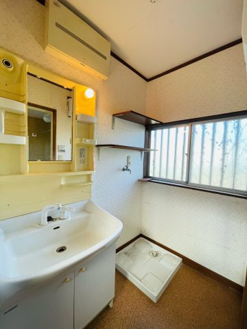 あきる野市伊奈　中古戸建の洗面所|シャワー付き洗面化粧台！