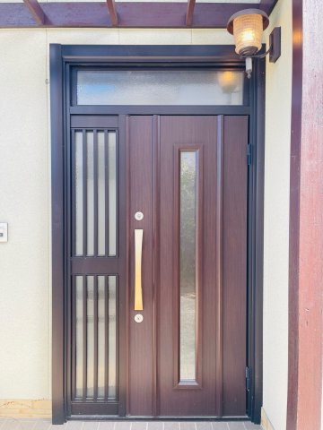 あきる野市伊奈　中古戸建の玄関|外玄関です。