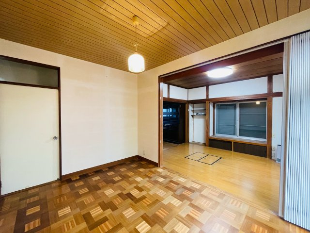 あきる野市伊奈　中古戸建の居間・リビング|12.25帖のリビングダイニング！